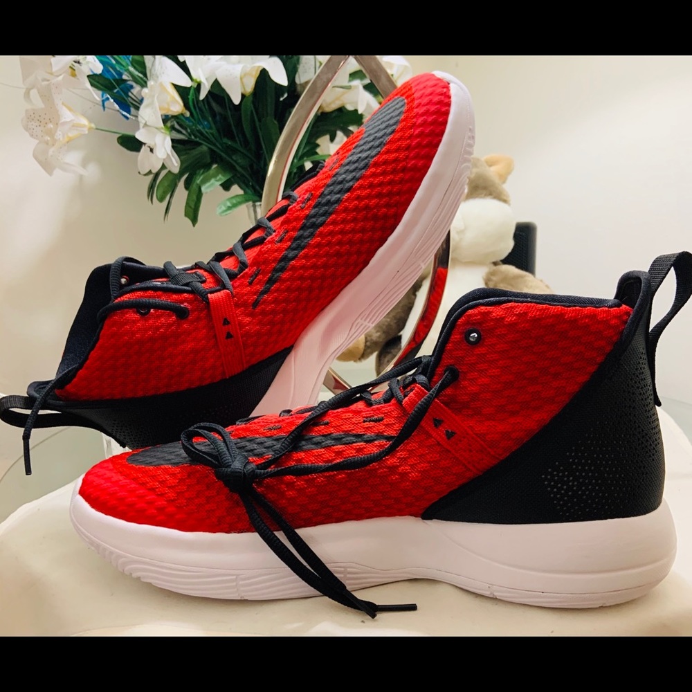 MEN’S ATHLETIC SHOES